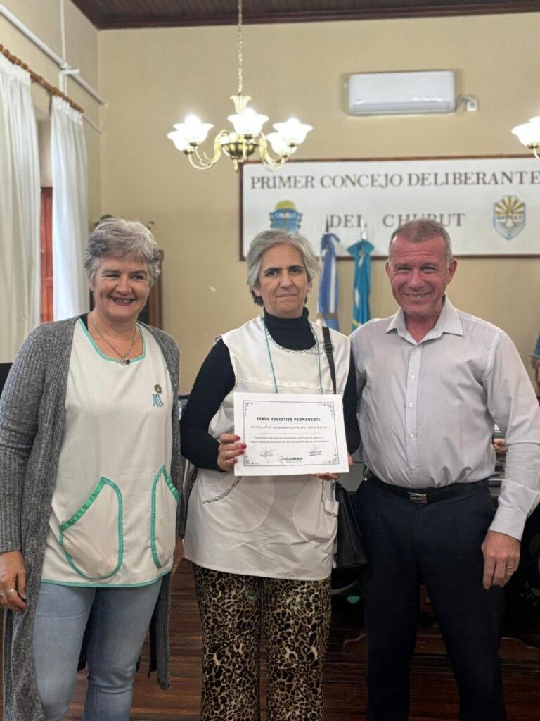 Gaiman entregó el Fondo Educativo Permanente a instituciones de la localidad