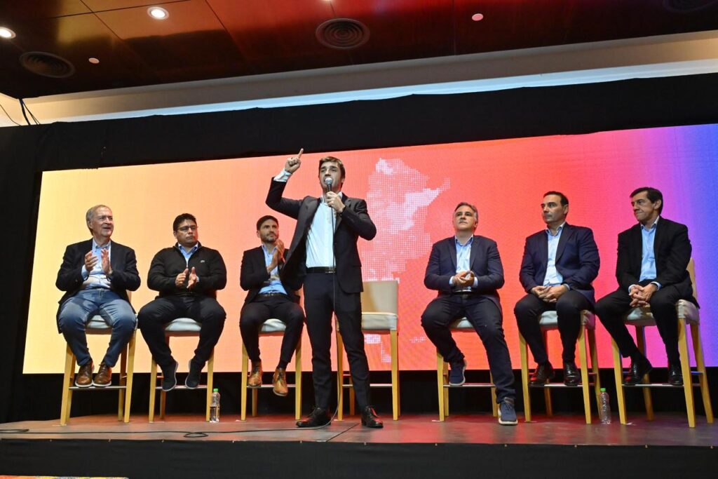 Torres encabezó el segundo encuentro de gobernadores de Provincias Unidas