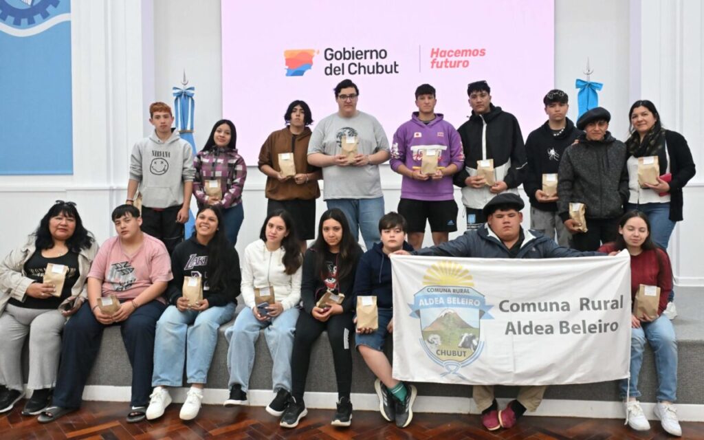 Rawson: Estudiantes de Aldea Beleiro y Esquel visitaron Casa de Gobierno