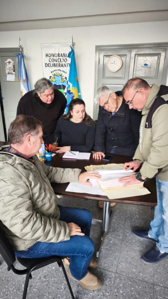 Provincia avanza en la regularización de terrenos fiscales en Gobernador Costa